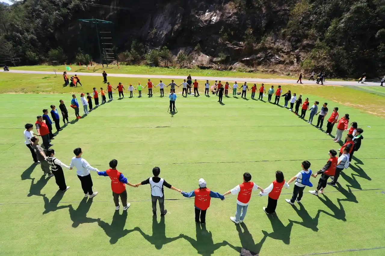 United in Purpose, Moving Forward Together Dongyang Huaiwei Headwear Outdoor Team Building Concludes with Success